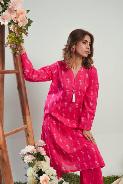 Women’s pink printed kurta with long sleeves and keyhole neckline, side pose