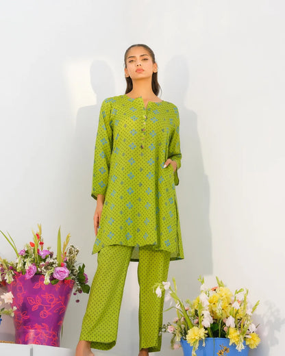Green patterned kurta and straight pants set, V-neck long tunic with side slits