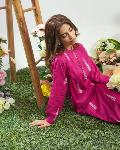 Women's magenta long kurta with white tassel print, V-neck, and cuff details