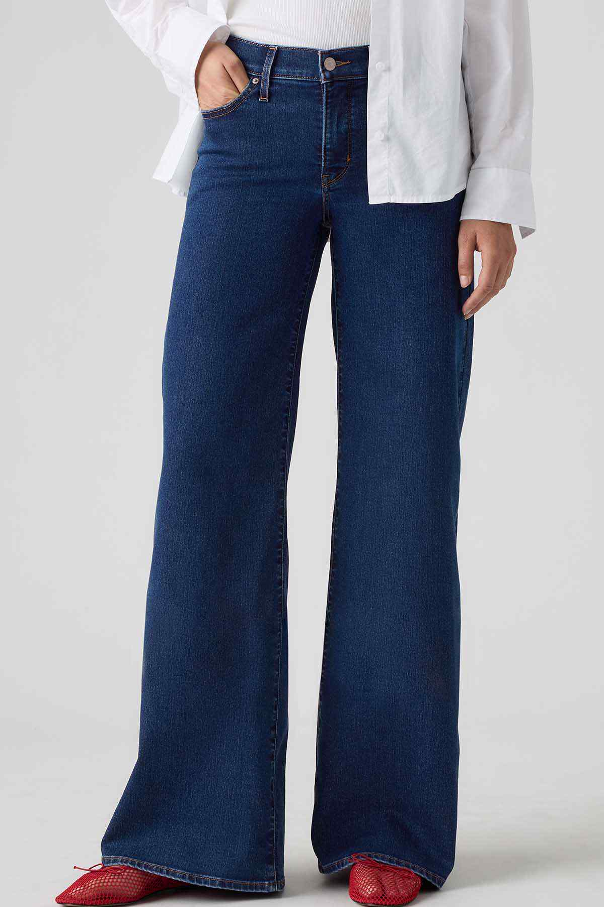 Women’s wide-leg jeans in dark indigo with visible button fly and stitched back pockets