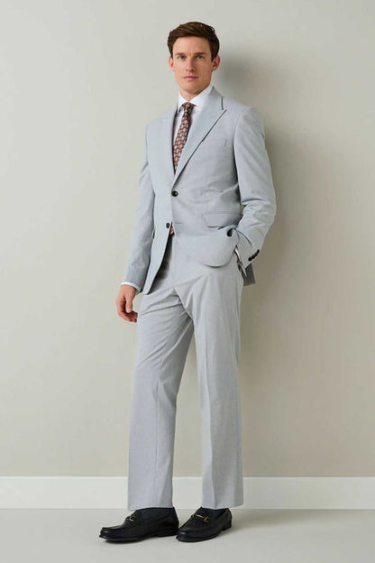 Men's light grey two-piece suit, single-breasted jacket and straight-leg trousers