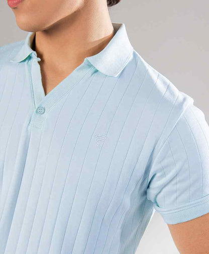 Light blue fitted striped polo shirt collar and button placket, short sleeves