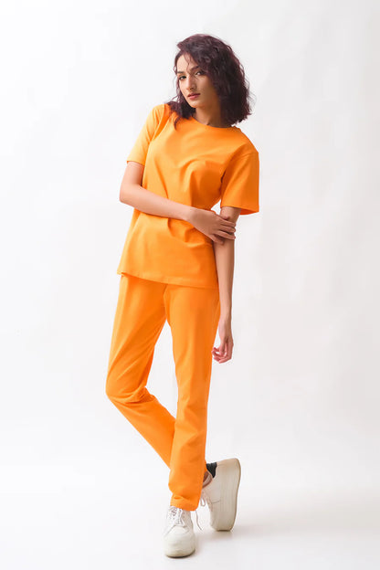 Dhaga orange short-sleeve T-shirt and jogger pants set, side profile, elastic waist