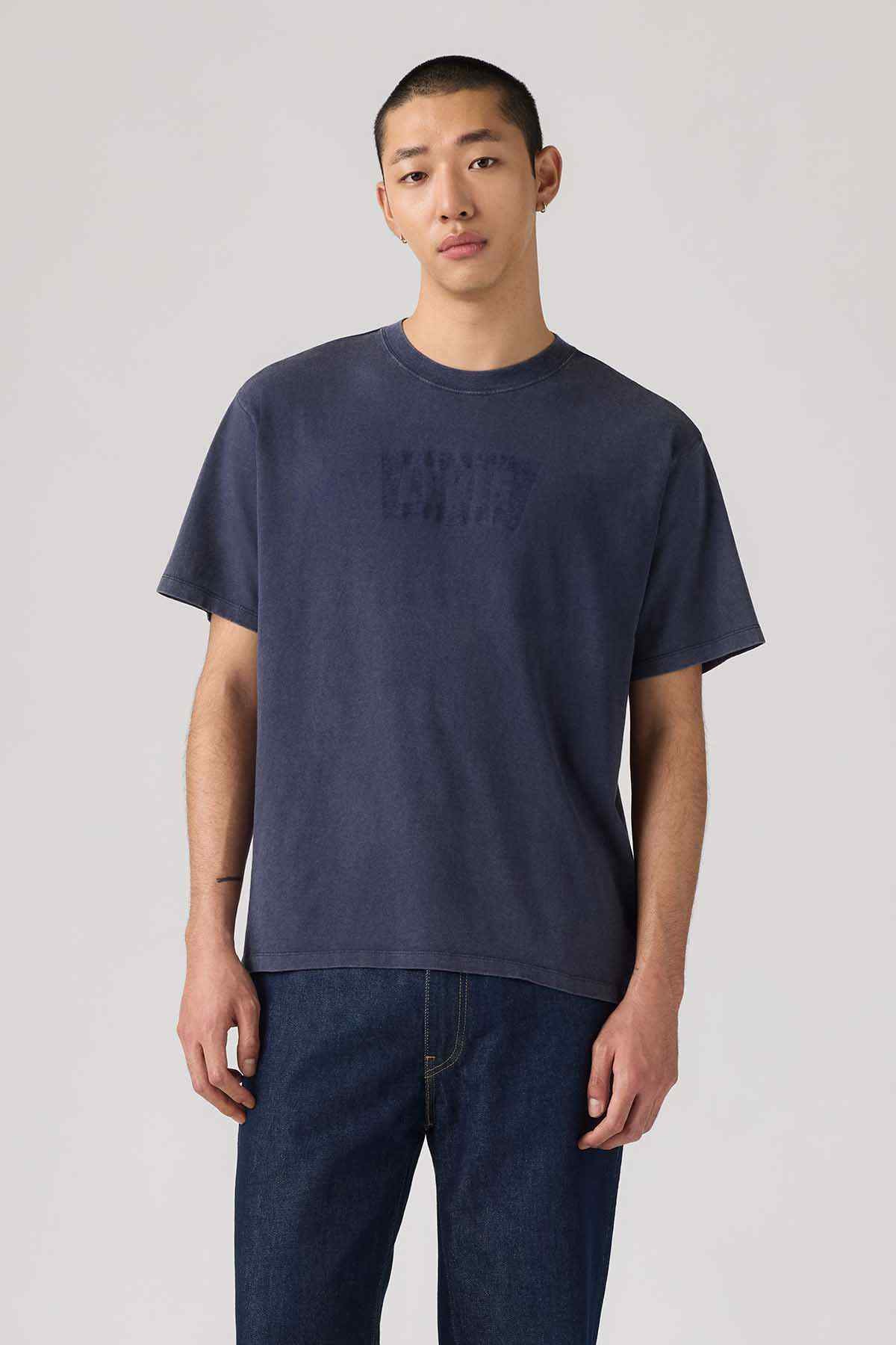 Levi's men's dark blue T-shirt with front logo