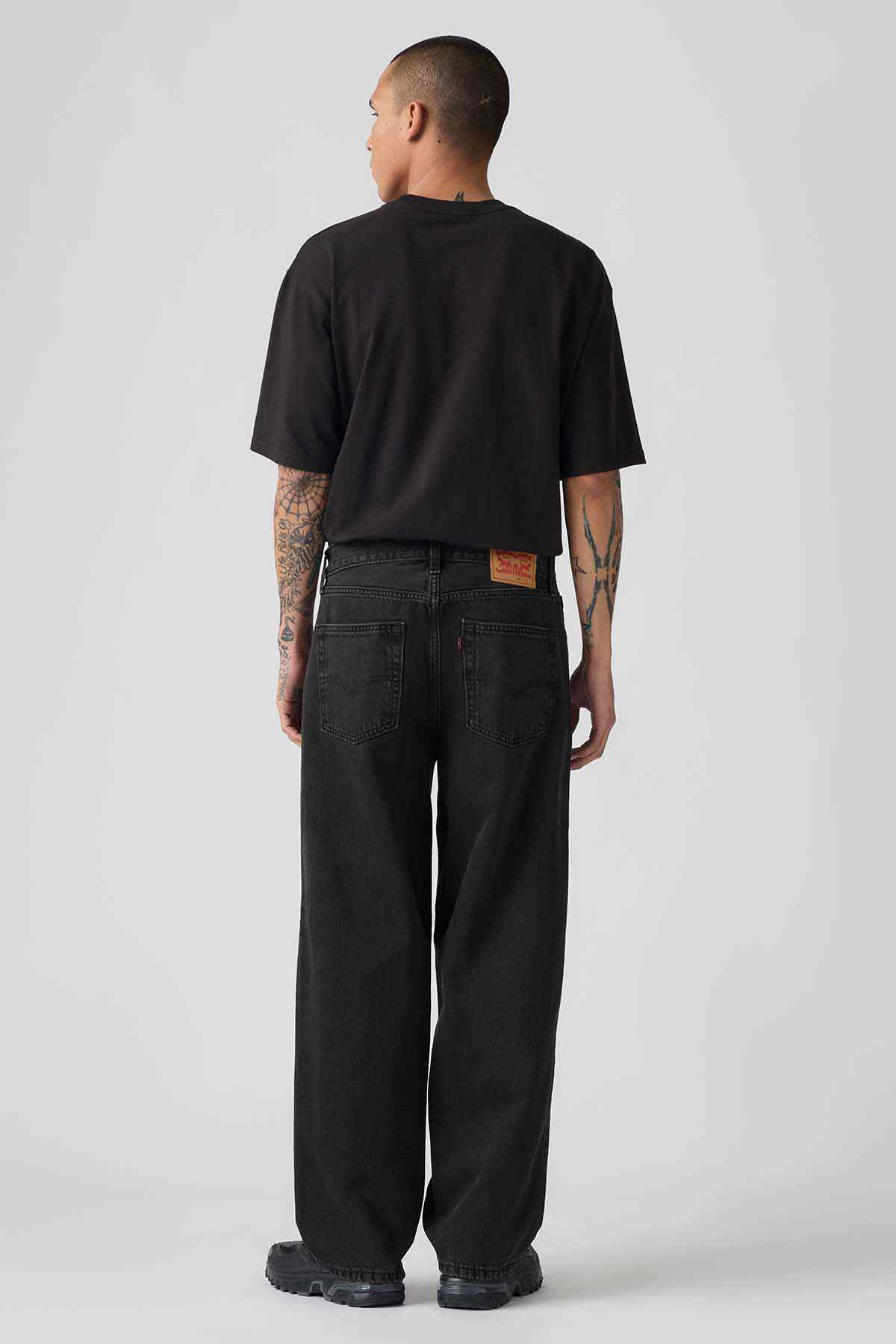 Levi's black short-sleeve T-shirt with back view black jeans