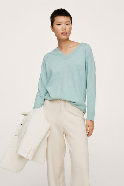 Turquoise v-neck long-sleeve sweater with drape hem