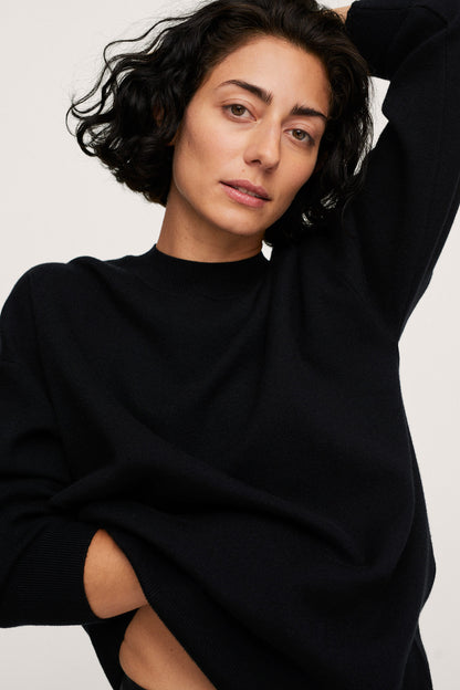 MANGO black crewneck sweatshirt with long sleeves