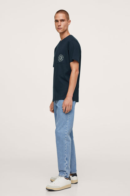Night blue crew-neck short-sleeve T-shirt with left chest logo graphic