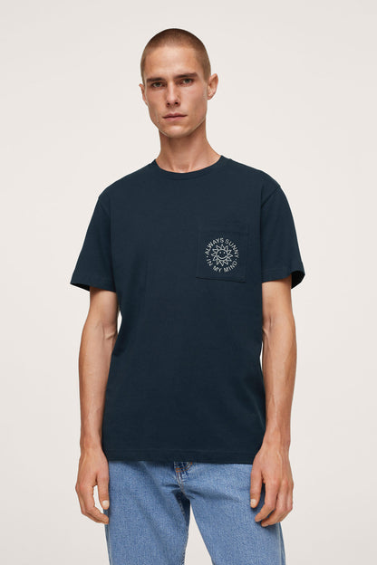 Night blue crew-neck short-sleeve T-shirt with chest pocket and graphic logo