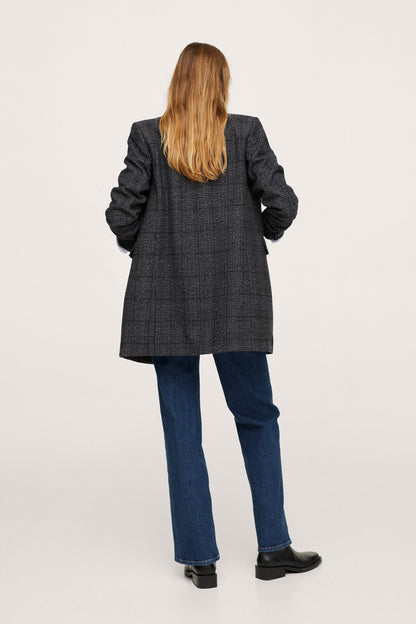 Grey textured long blazer, back view, long sleeves and flap pockets