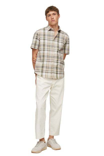 Men’s short-sleeve plaid shirt in sand tones, button-front with pointed collar.