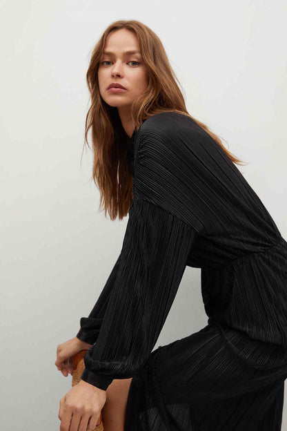 Black long-sleeve midi dress close-up, V-neck and pleated fabric texture