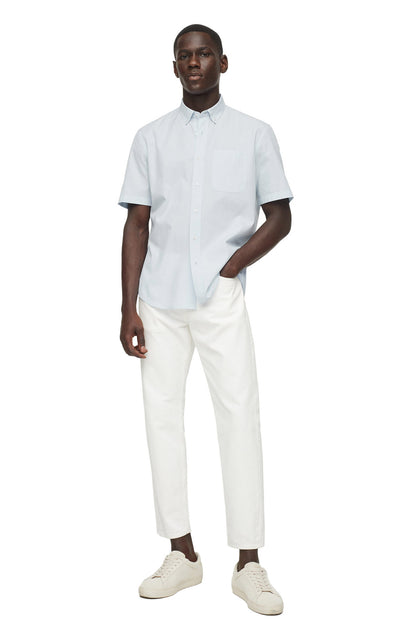 Men's light blue short-sleeve button-up shirt, chest pocket, spread collar
