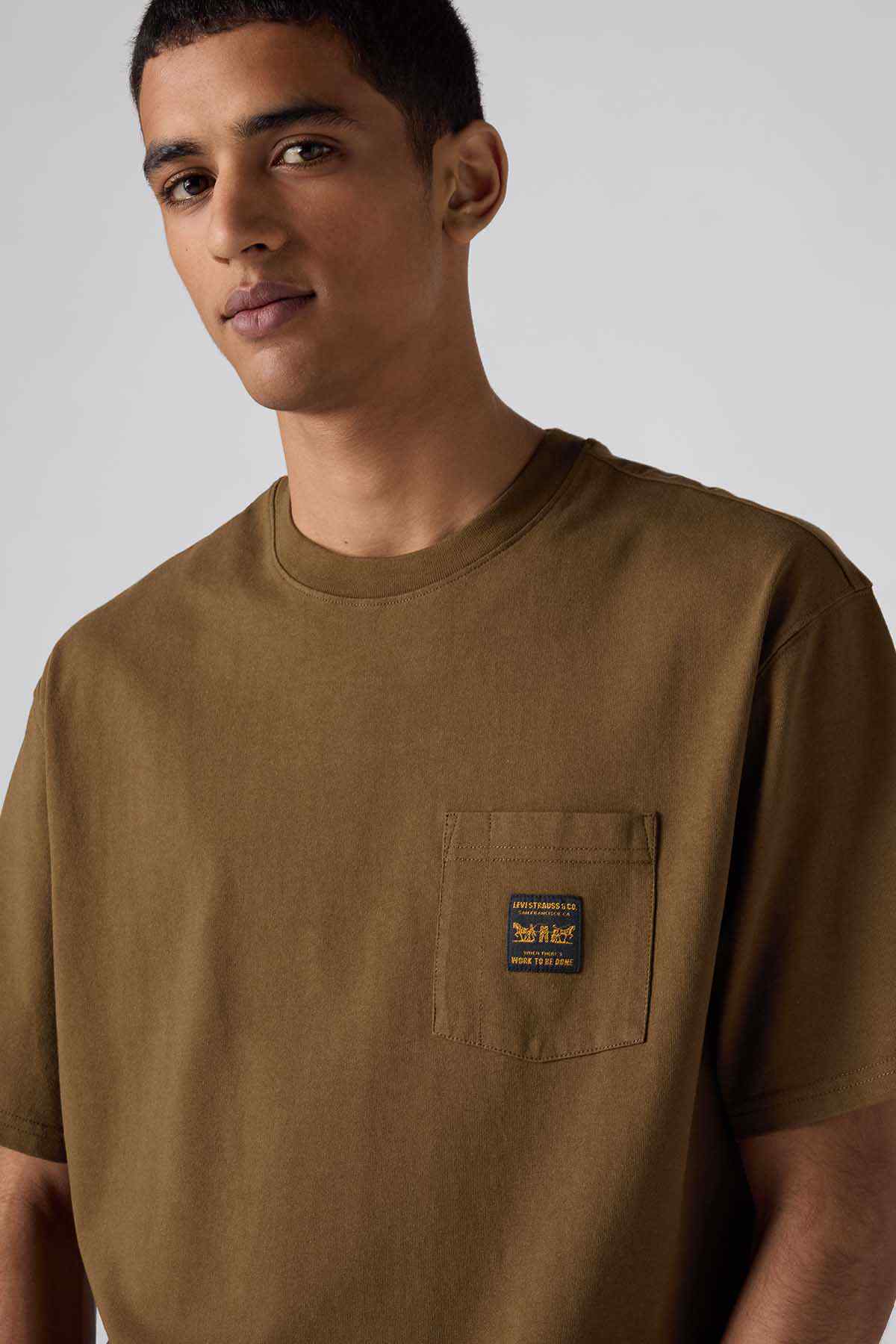 Levi's brown T-shirt with chest pocket and logo patch detail, crew neck