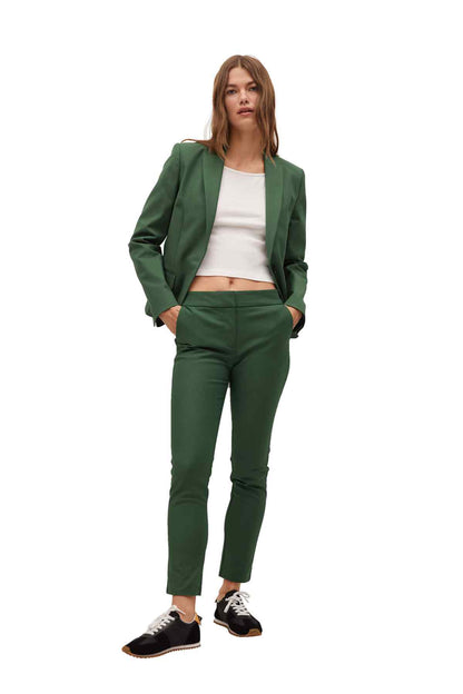 Dark green women's blazer and matching slim trousers set, long sleeves and tailored fit