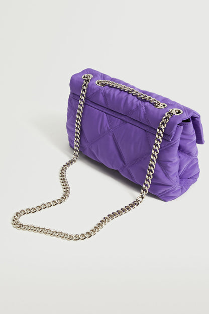 Purple quilted shoulder bag with chain strap, flap and metal clasp