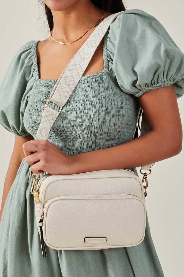 shop online cross body bags for women in Pakistan