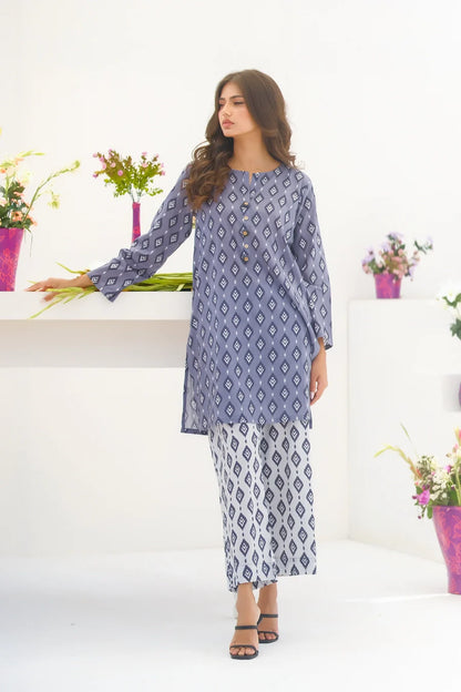 Blue patterned button-front tunic and straight pants, long silhouette, 3/4 sleeves