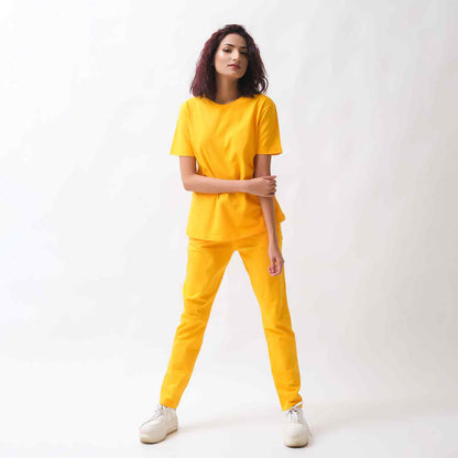 Dhaga yellow T-shirt and pants set, short sleeves and straight-leg trousers