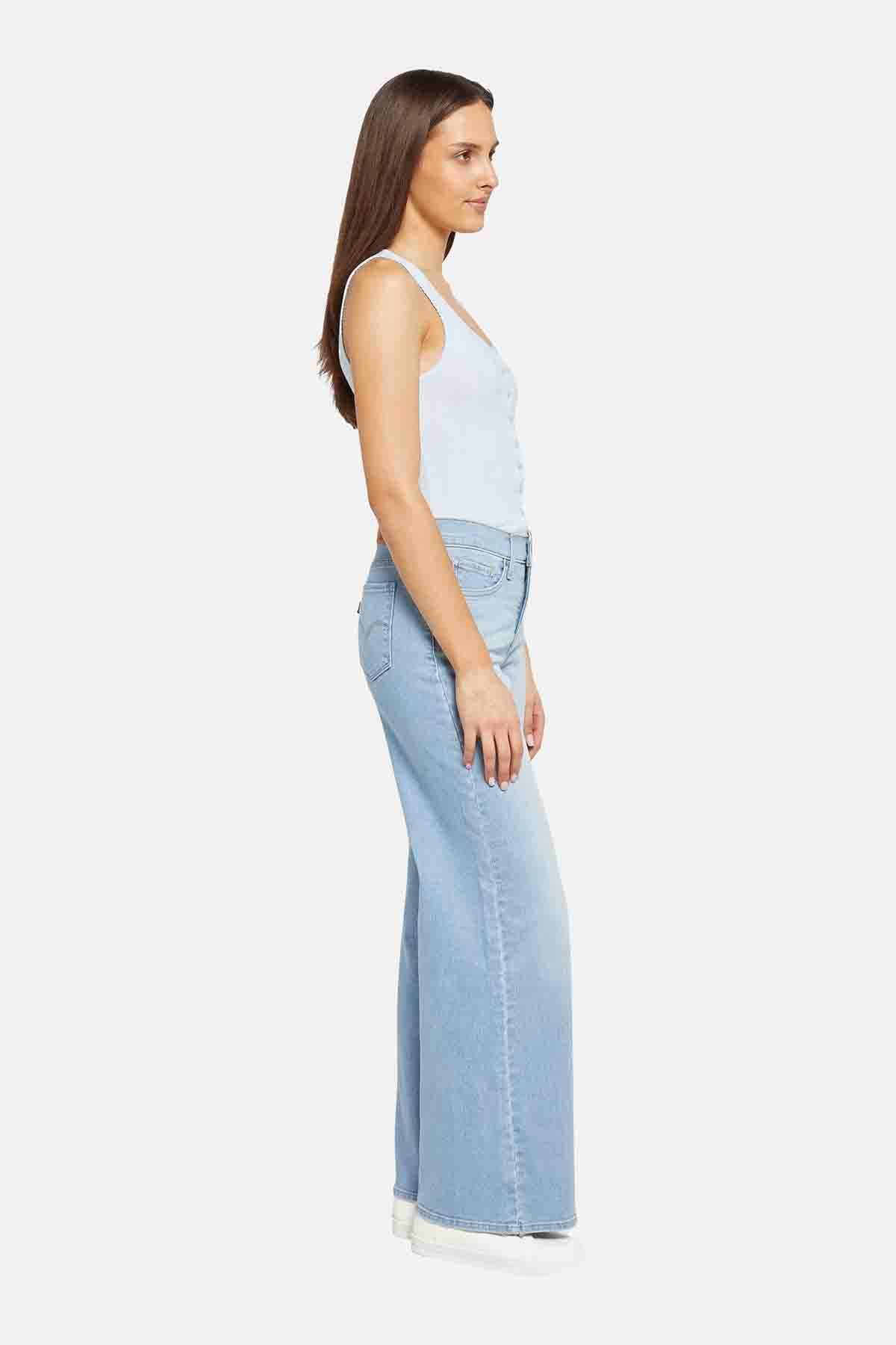 Levi's