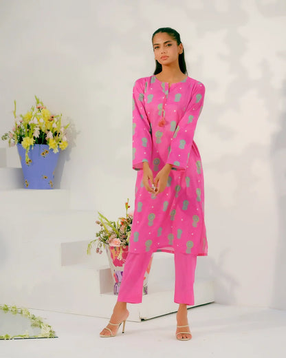 Women's pink printed long kurta with full sleeves and matching straight pants