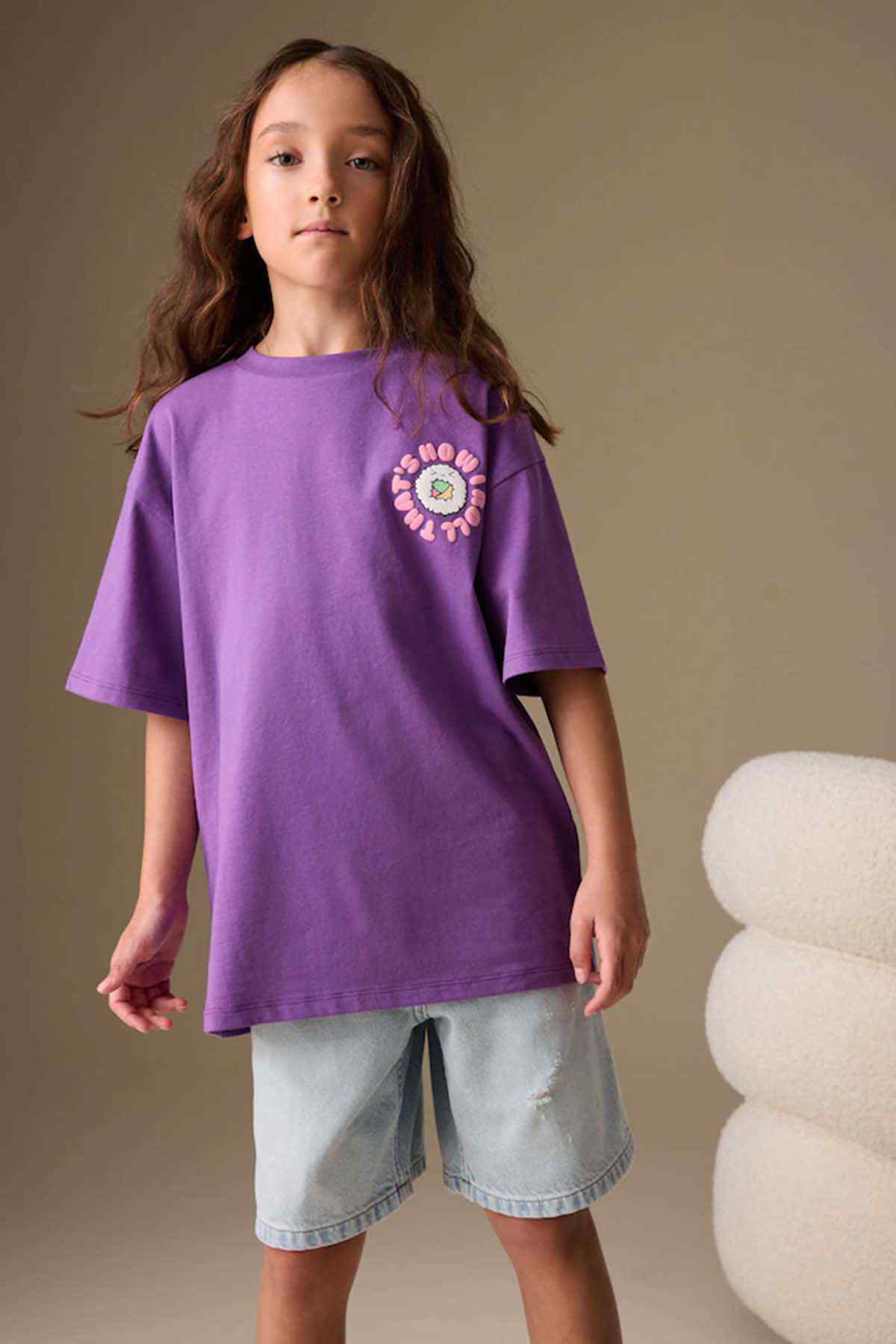 Kids purple graphic T-shirt with round logo on chest and short sleeves