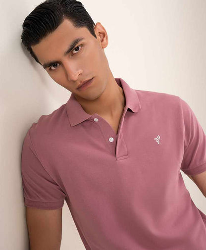 Fitted mauve polo shirt close-up, button collar and small chest logo