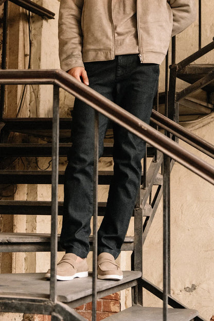 Dark blue straight-leg jeans with zipper fly and five-pocket styling