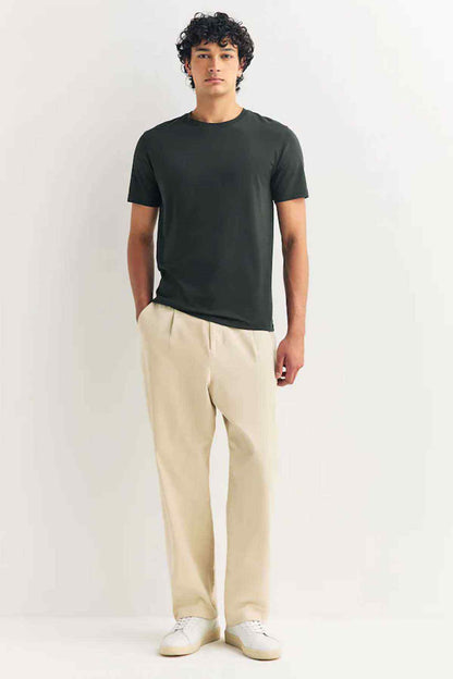 Olive green crewneck short-sleeve T-shirt, relaxed fit, straight hem