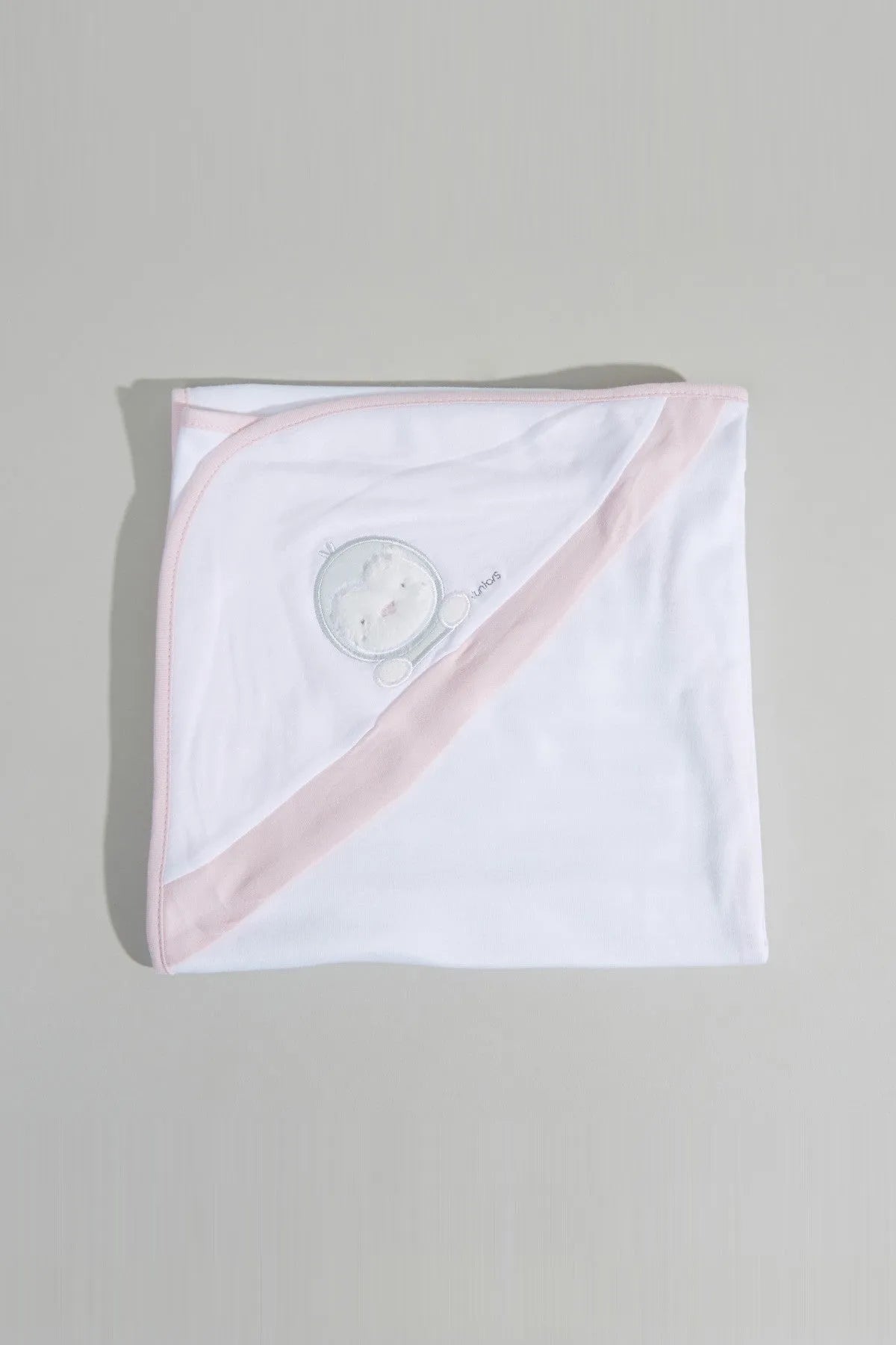 White baby hooded towel with pink hood border and round applique