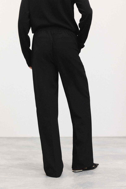 Black wide-leg pants with ankle-length wide hem