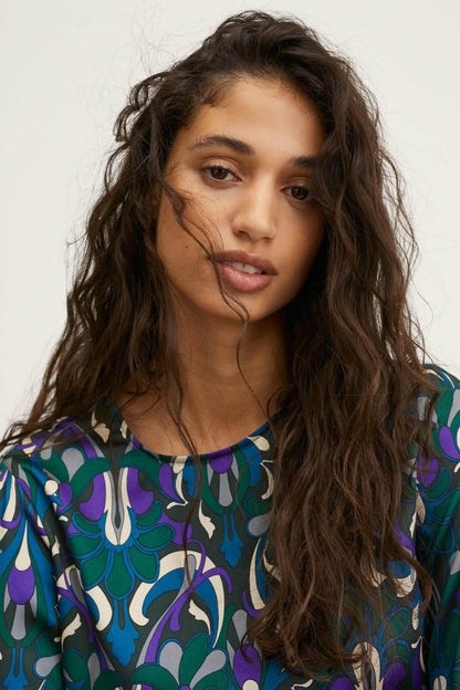 MANGO long-sleeve top with abstract leaf print, crew neck close-up