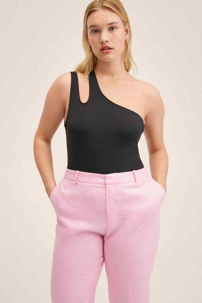Pink trousers with belt loops and front pleats, styled as a high-waist slim fit