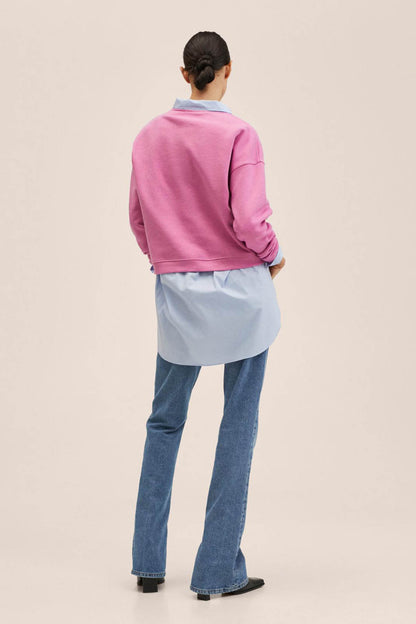 MANGO fuchsia crewneck sweatshirt, back view, with denim jeans