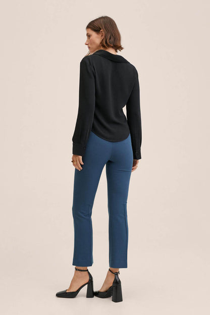 Indigo blue jeans, ankle-length with straight leg and side seam view