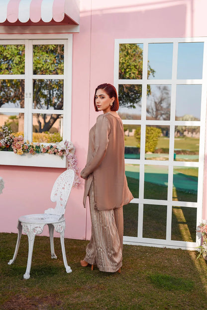 Taupe long tunic with round neckline and pleated metallic wide-leg trousers, side view