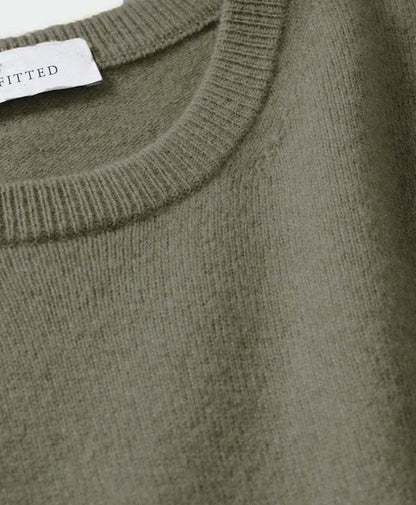 Fitted crewneck sweater collar detail with rib knit and small logo