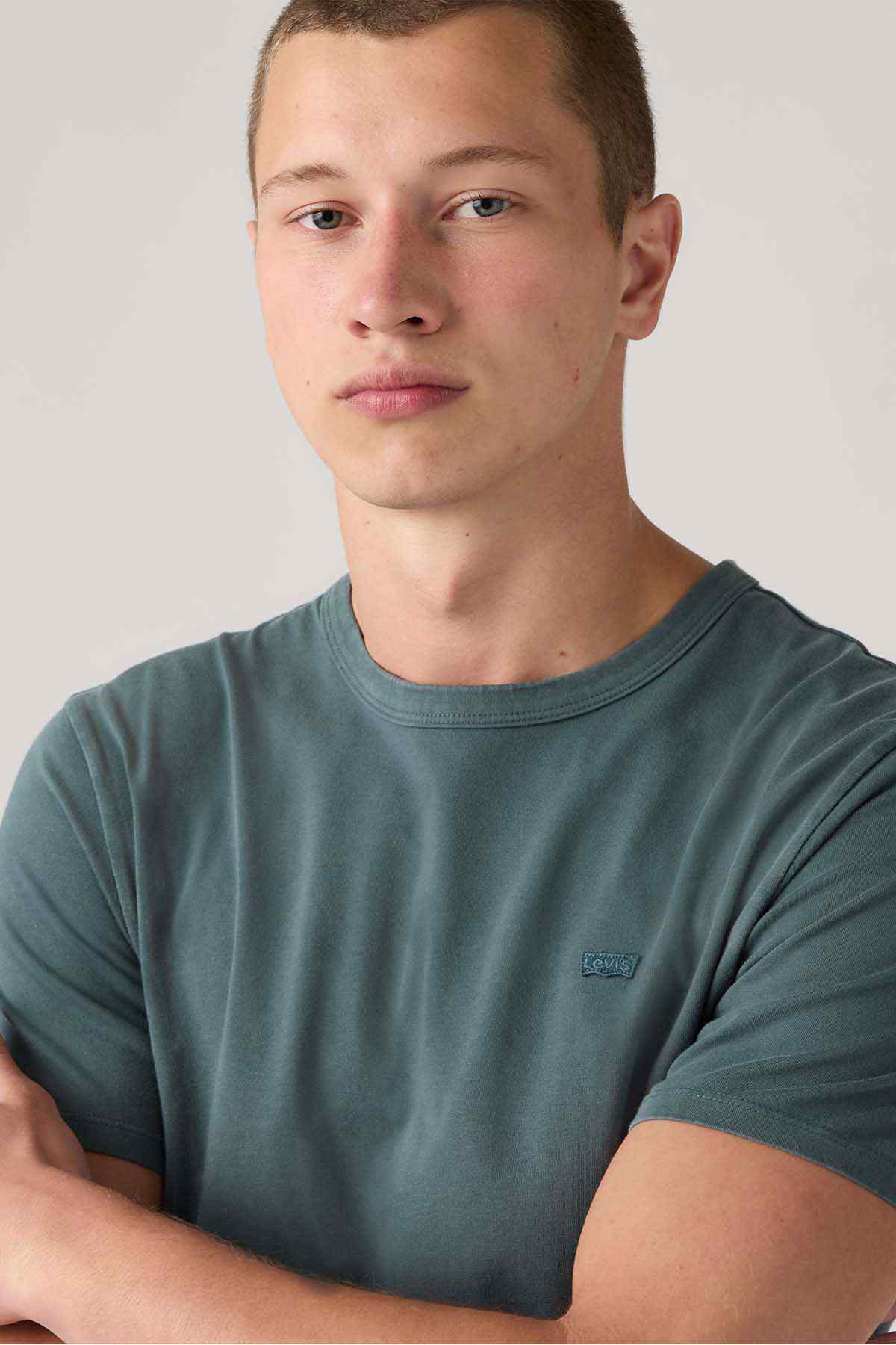Men's crewneck T-shirt close-up, teal green, small chest logo