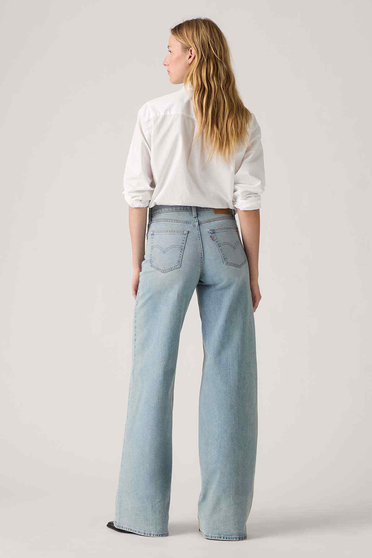 Levi's light indigo wash wide-leg denim jeans, back pockets and belt loops