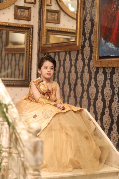 Qurratulain saqib - AK Galleria