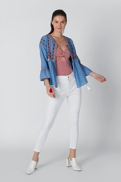 Splash white cropped pants with belt loops, slim fit, and side pockets