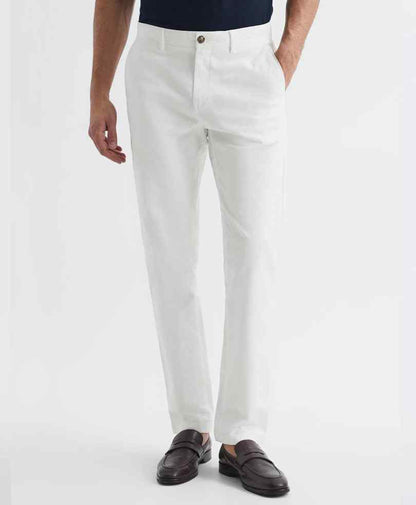 White fitted stretch chinos, button closure, belt loops, front pockets