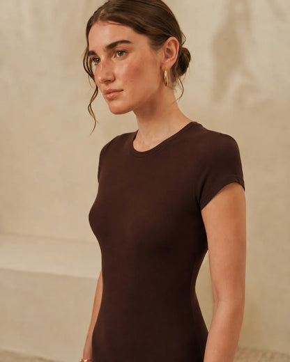 Brown fitted maxi dress with crew neck and short sleeves, close-up