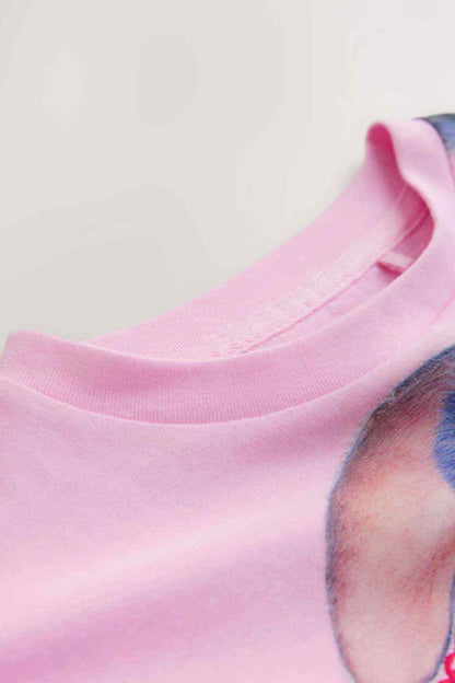 Pink crew-neck T-shirt collar ribbing, close-up