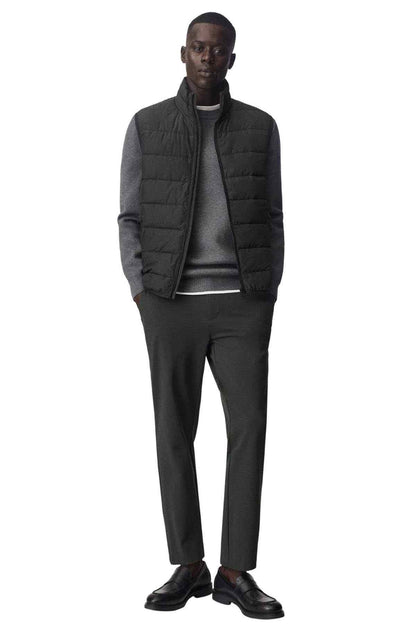 Black padded gilet vest with two side pockets and front zip