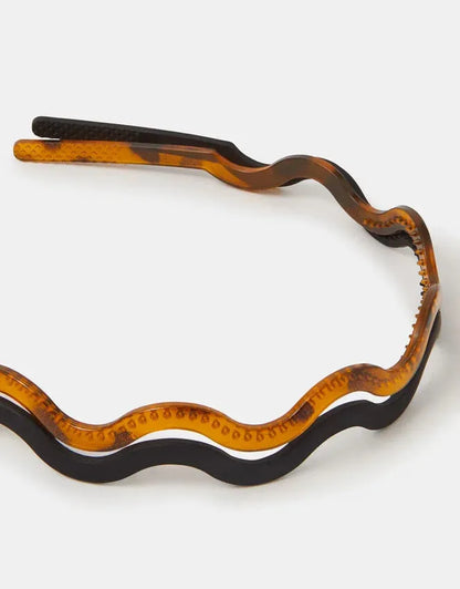 Wavy tortoiseshell-effect headband detail in dark brown and amber waves