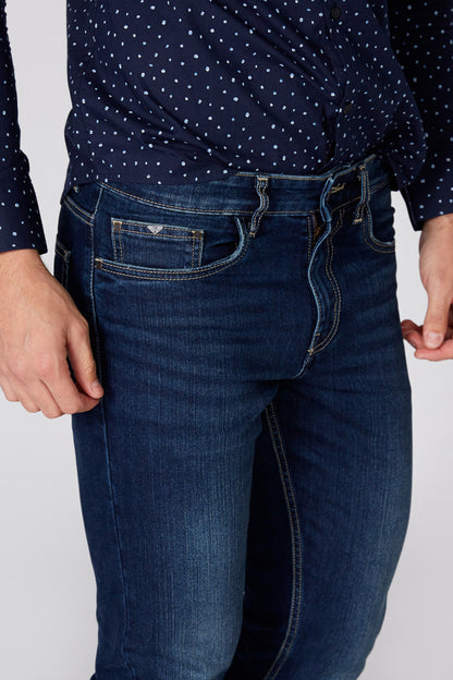 Men's dotted button-up shirt over dark blue denim jeans, pocket and waistband close-up