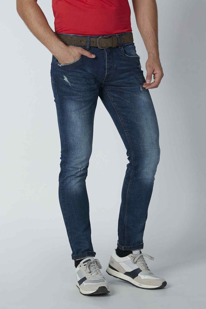Blue mid-rise jeans with brown belt, five-pocket styling