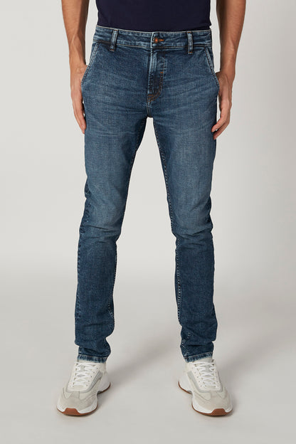 Blue denim jeans with straight fit, button and zipper closure, five-pocket design
