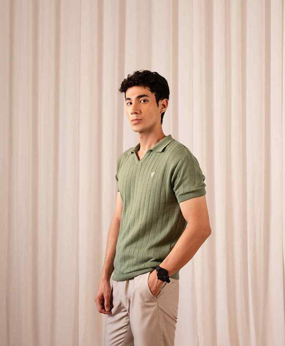 Fitted olive green knit polo shirt, button-up collar and ribbed front